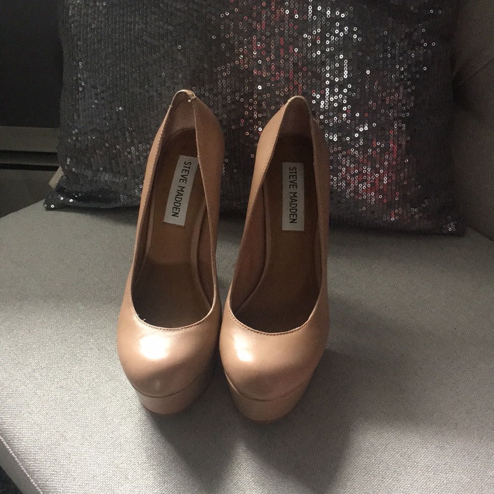 Steve Madden Nude Platform Round Toe Pump